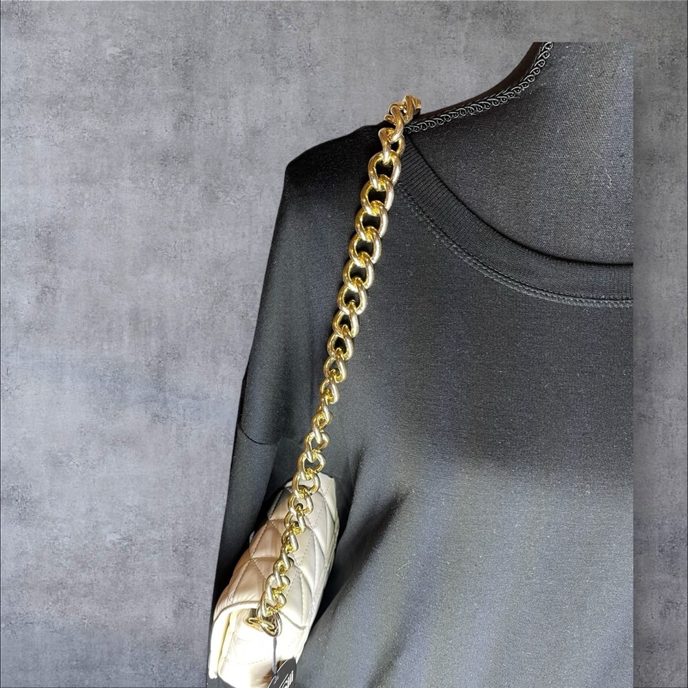 This Chic Midsize Rectangular Quilted Purse - image 8